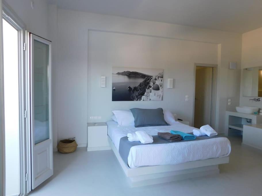 Perissa Beachfront Rooms Экстерьер фото