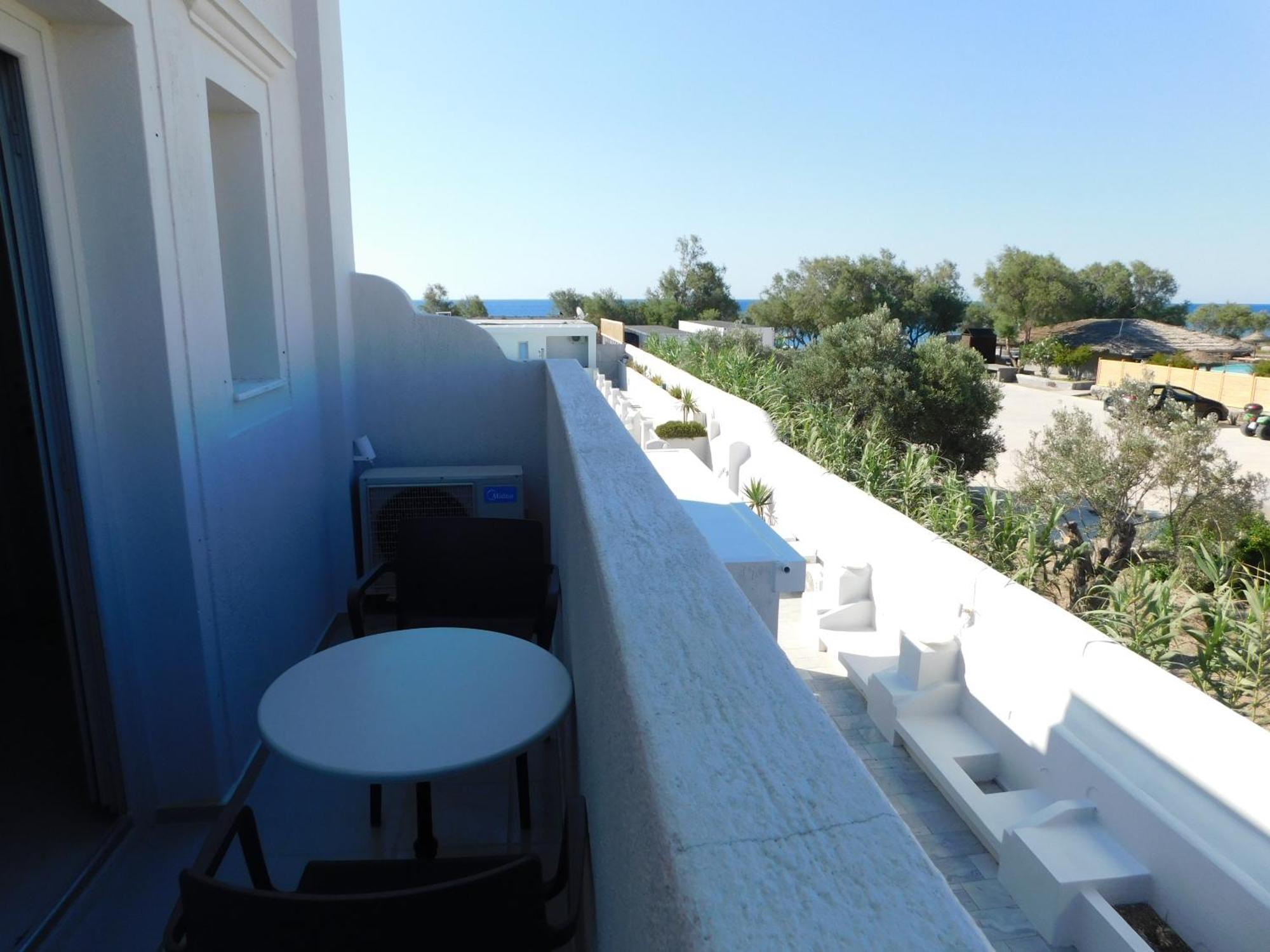 Perissa Beachfront Rooms Экстерьер фото