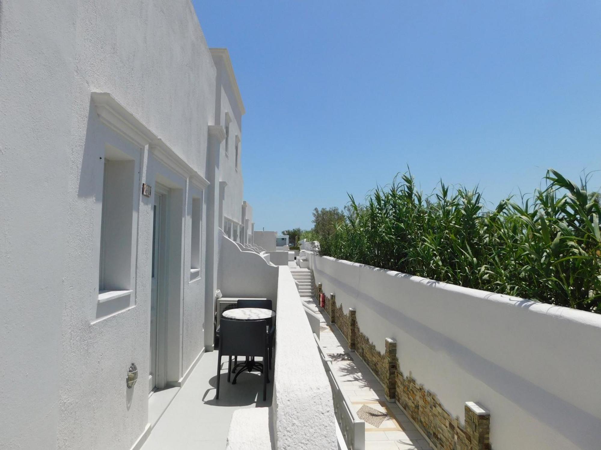 Perissa Beachfront Rooms Экстерьер фото